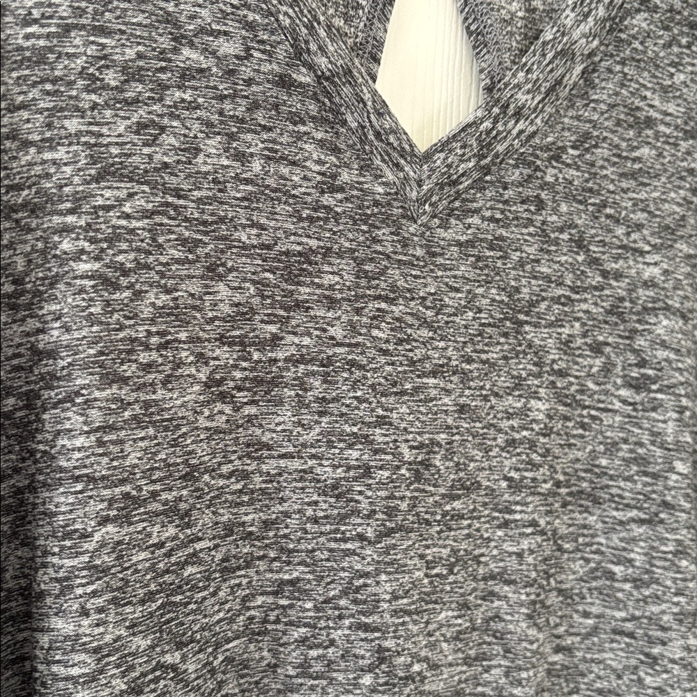 Beyond Yoga Black & Gray Space Dye V-Neck Featherweight Split Back Tank Size S - Picture 4 of 10